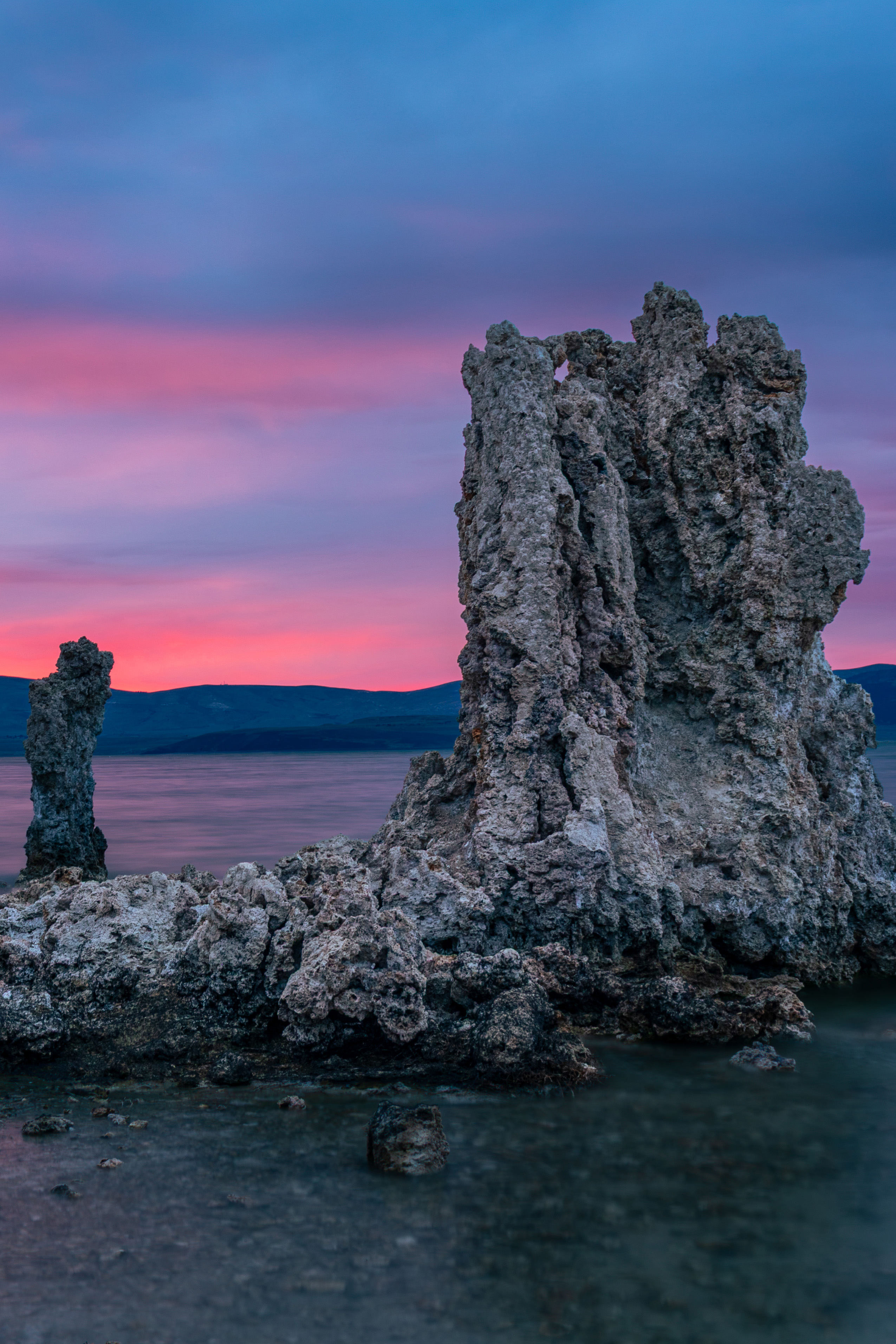 Tufa formations (centered) - Mono Lake - CA